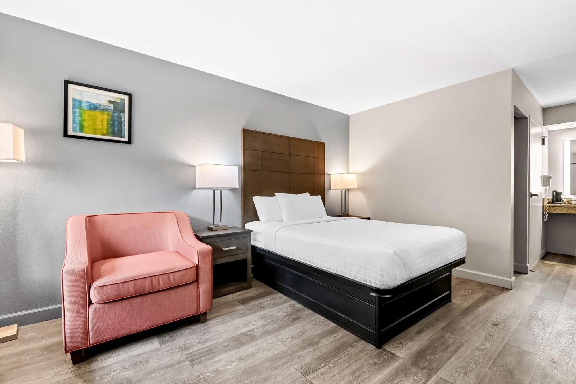 Surestay Plus Hotel By Best Western Southern Pines Pinehurst Экстерьер фото