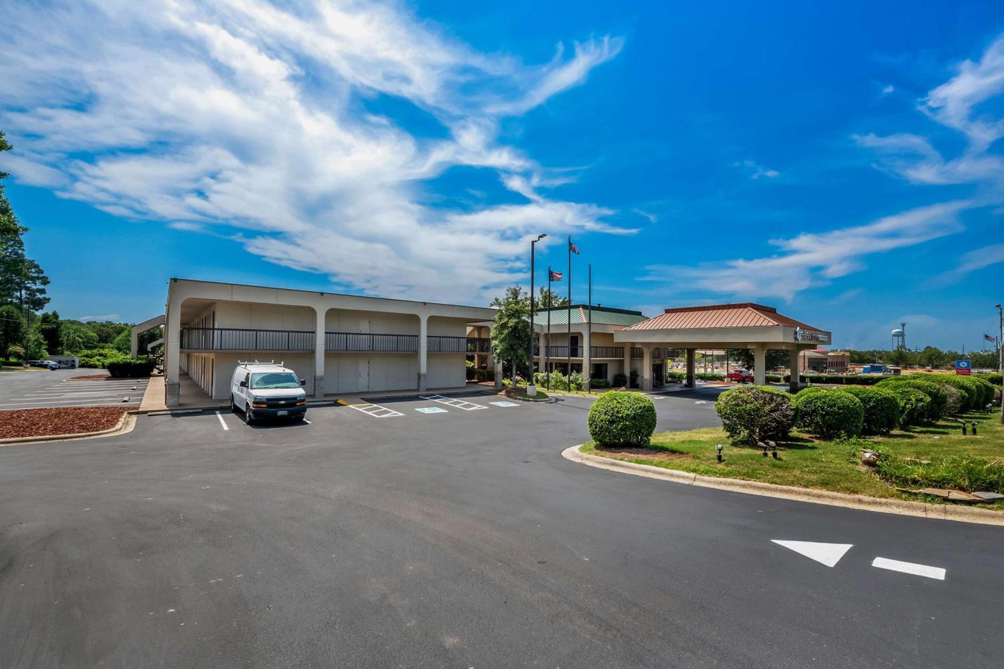 Surestay Plus Hotel By Best Western Southern Pines Pinehurst Экстерьер фото