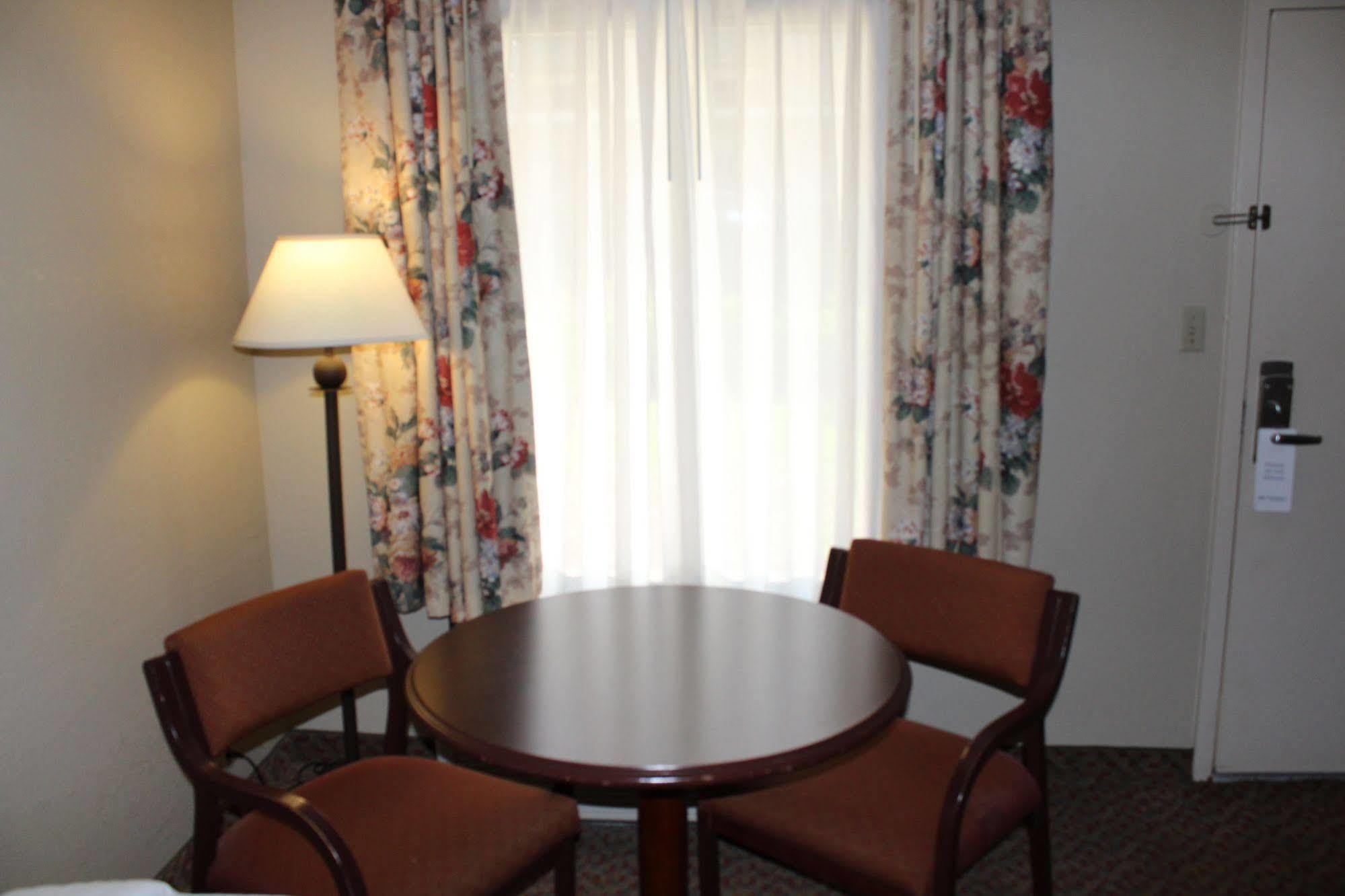 Surestay Plus Hotel By Best Western Southern Pines Pinehurst Экстерьер фото