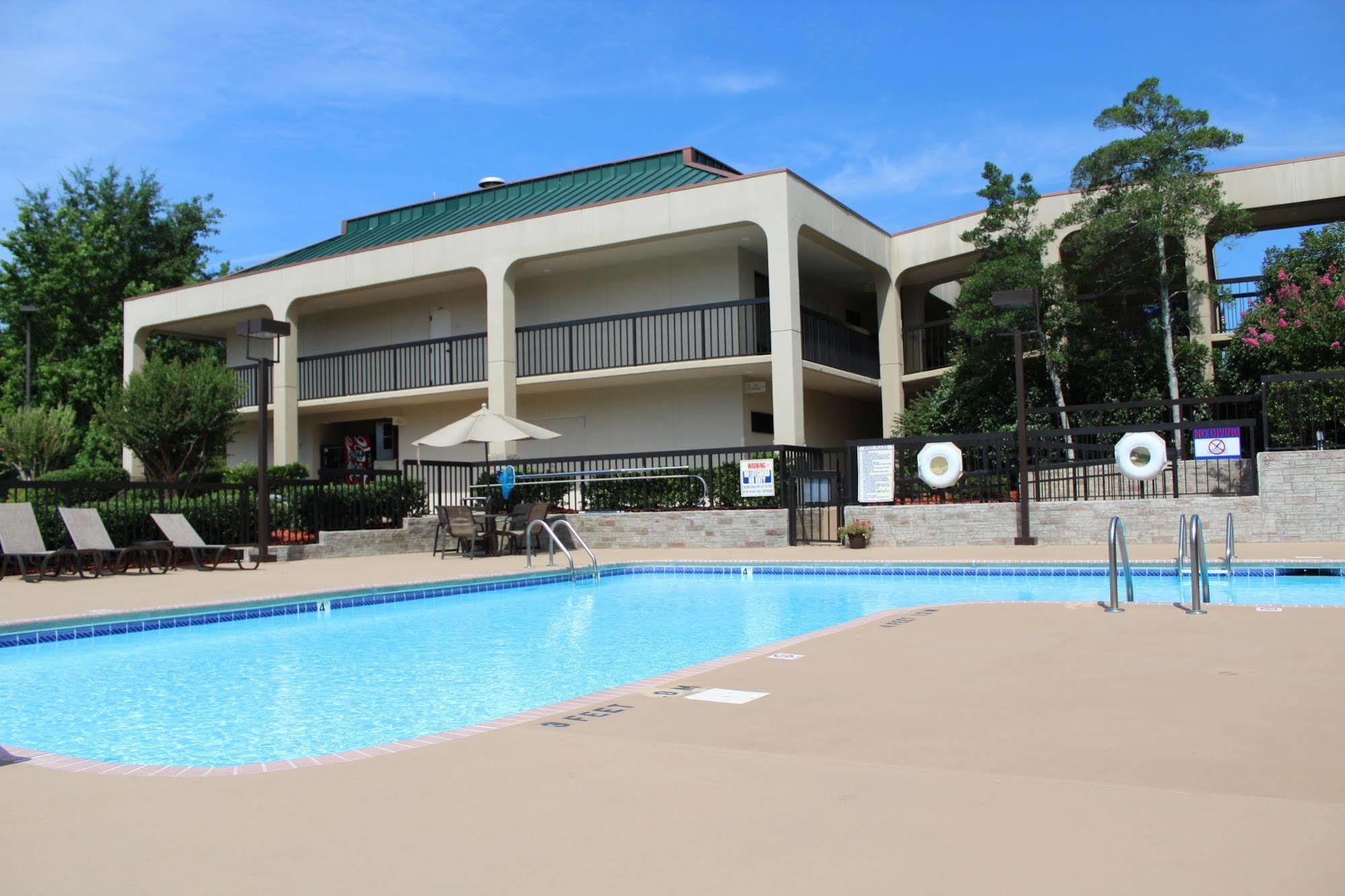 Surestay Plus Hotel By Best Western Southern Pines Pinehurst Экстерьер фото